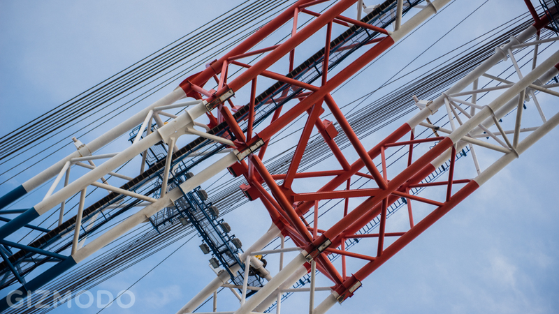 Illustration for article titled I Lift NY: Meet the Floating Super-Crane Building the Tappan Zee Bridge
